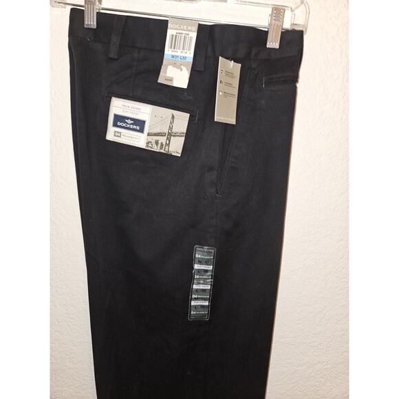 NWT! Dockers Pants Mens 31X32 Black Flat Front D4 Relaxed Fit True Chino - Picture 3 of 9